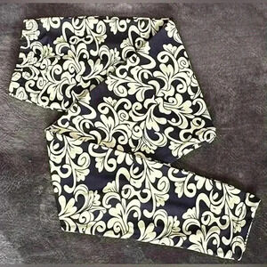 FREE 🆕Dark Navy &  Cream Leggings